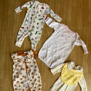 Baby girl size 0-3 day clothes